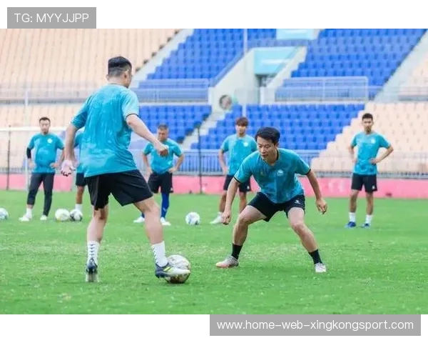 里昂盛大开启国际足球研讨会,全球教练共同探讨足球未来