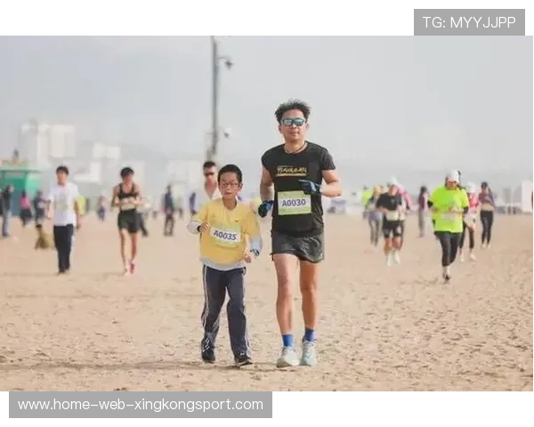 沙滩跑比赛全程冲刺引来掌声