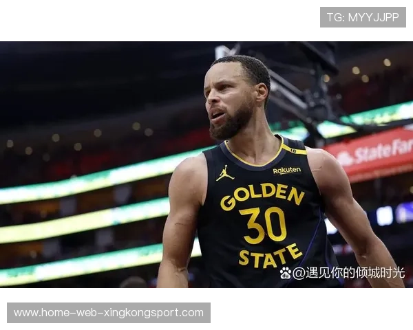 库里命中超远三分，金州勇士板凳瞬间沸腾